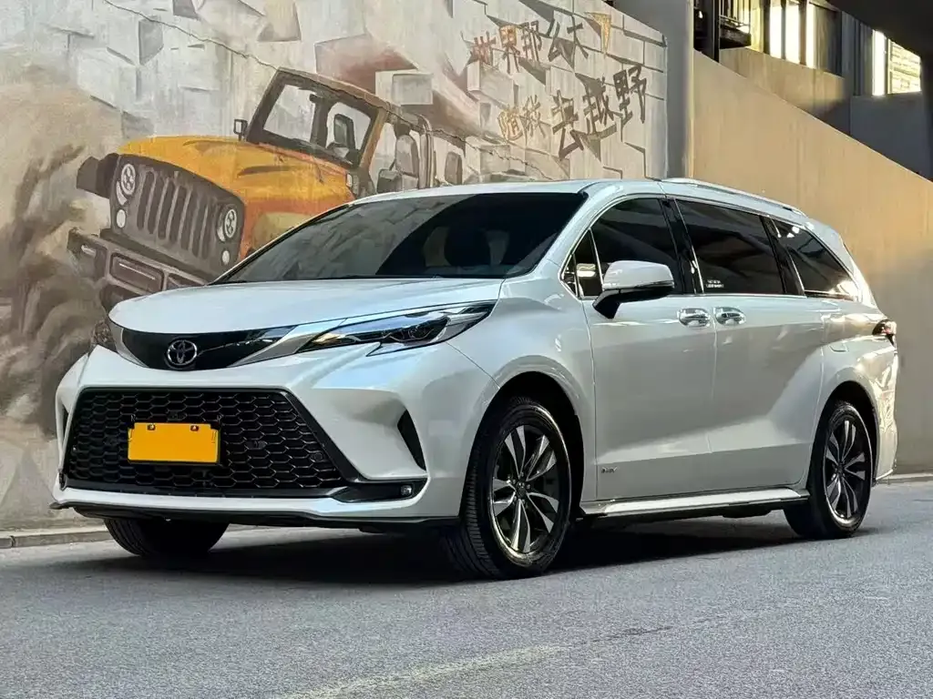 Toyota Granvia — фото 1