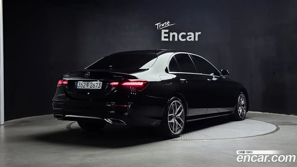 Mercedes-Benz E-Class — фото 3
