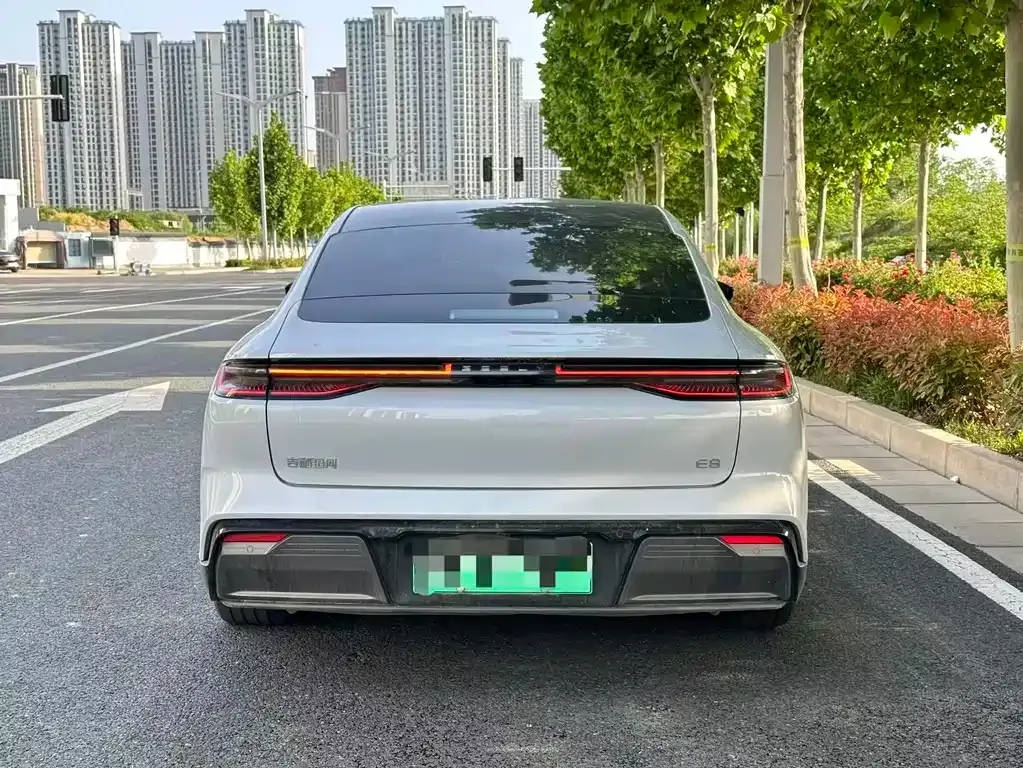 Geely Galaxy E8 — фото 8