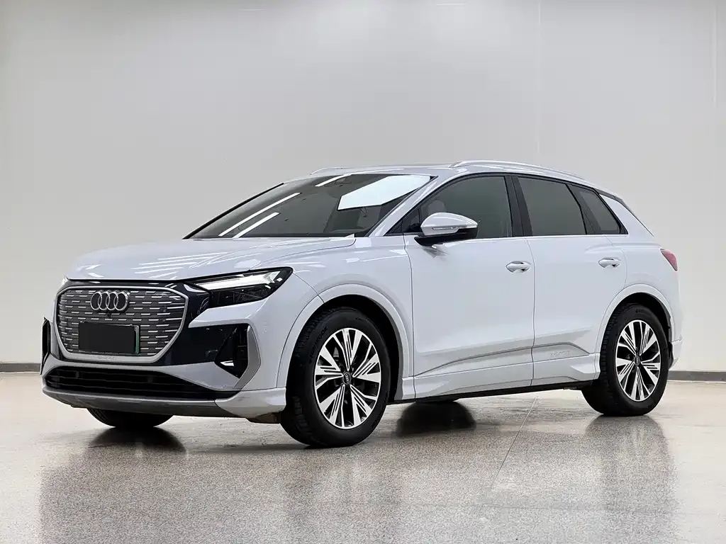 Audi Q4 e-tron — фото 1