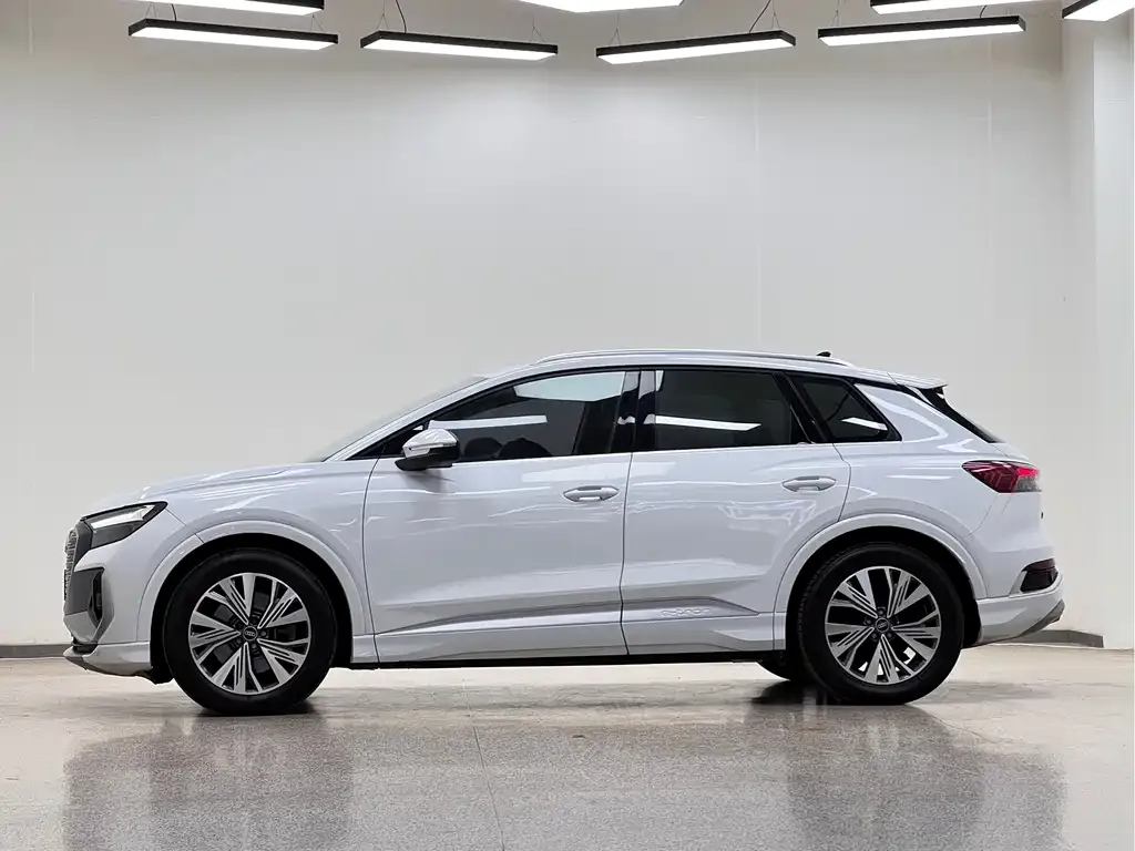 Audi Q4 e-tron — фото 9