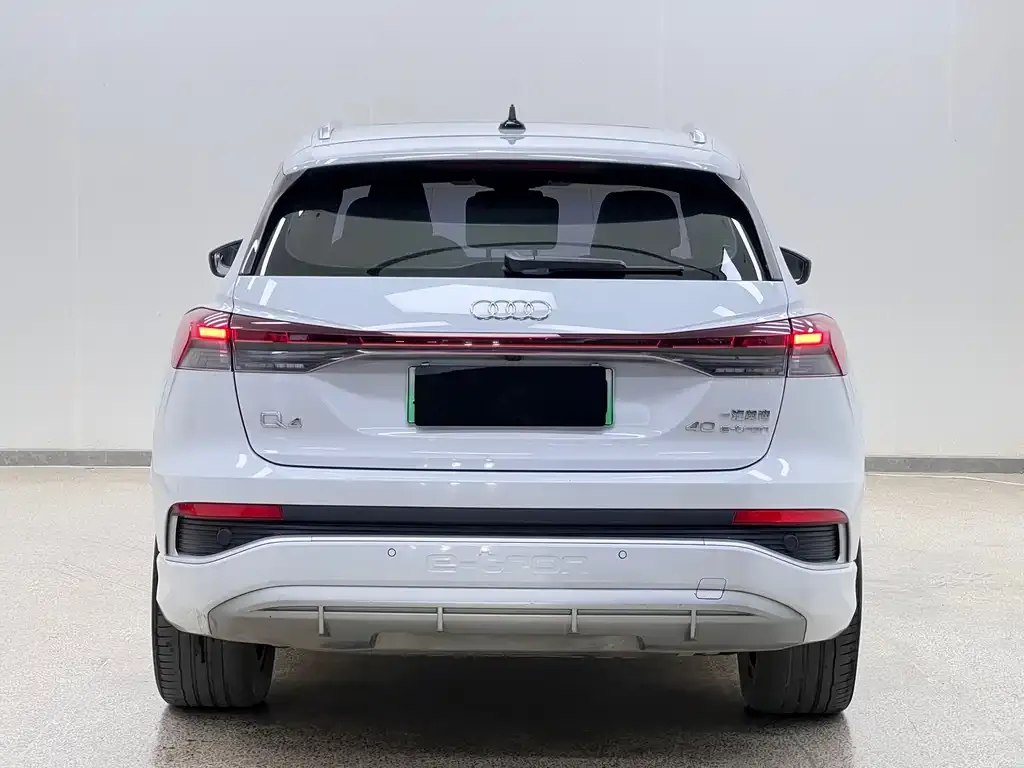 Audi Q4 e-tron — фото 2