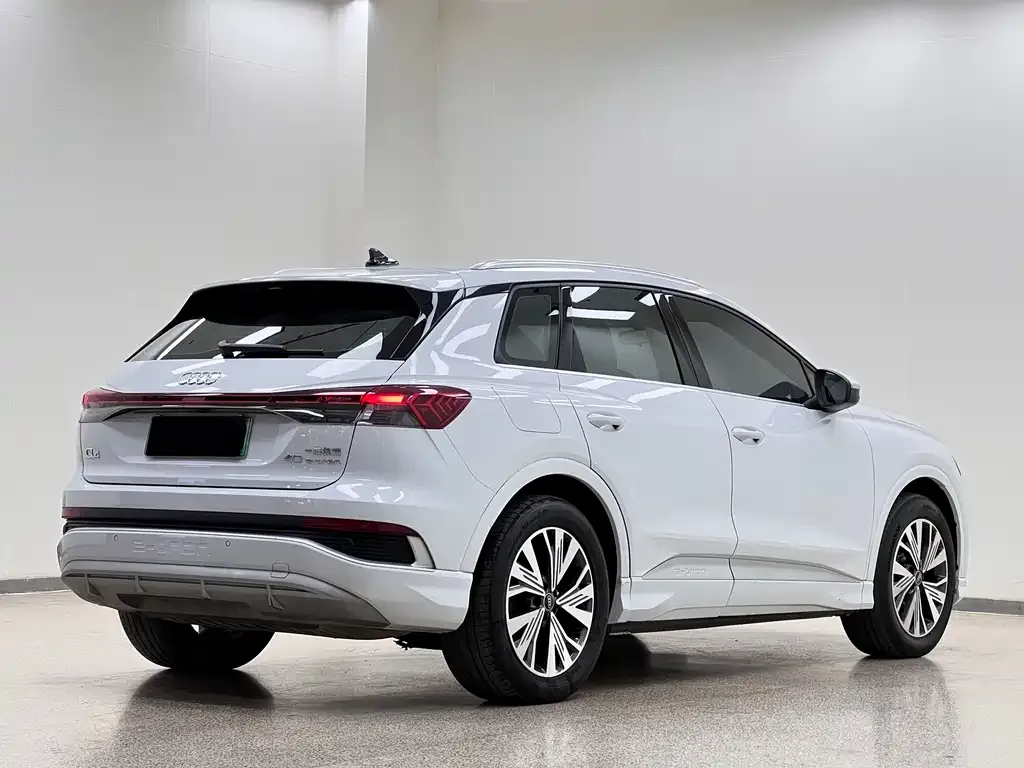 Audi Q4 e-tron — фото 4