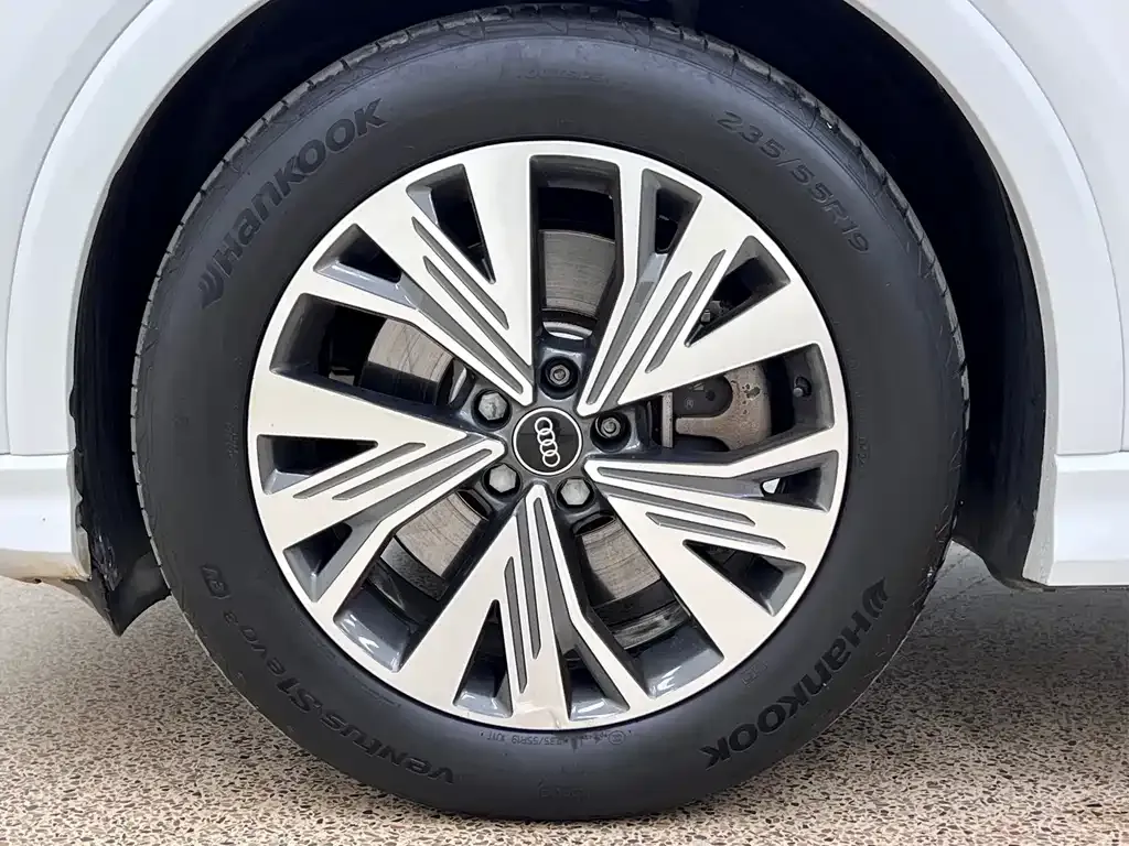 Audi Q4 e-tron — фото 10