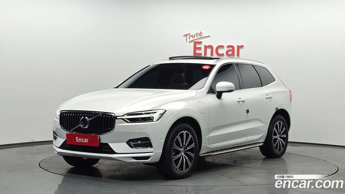 Volvo XC60 — фото 1
