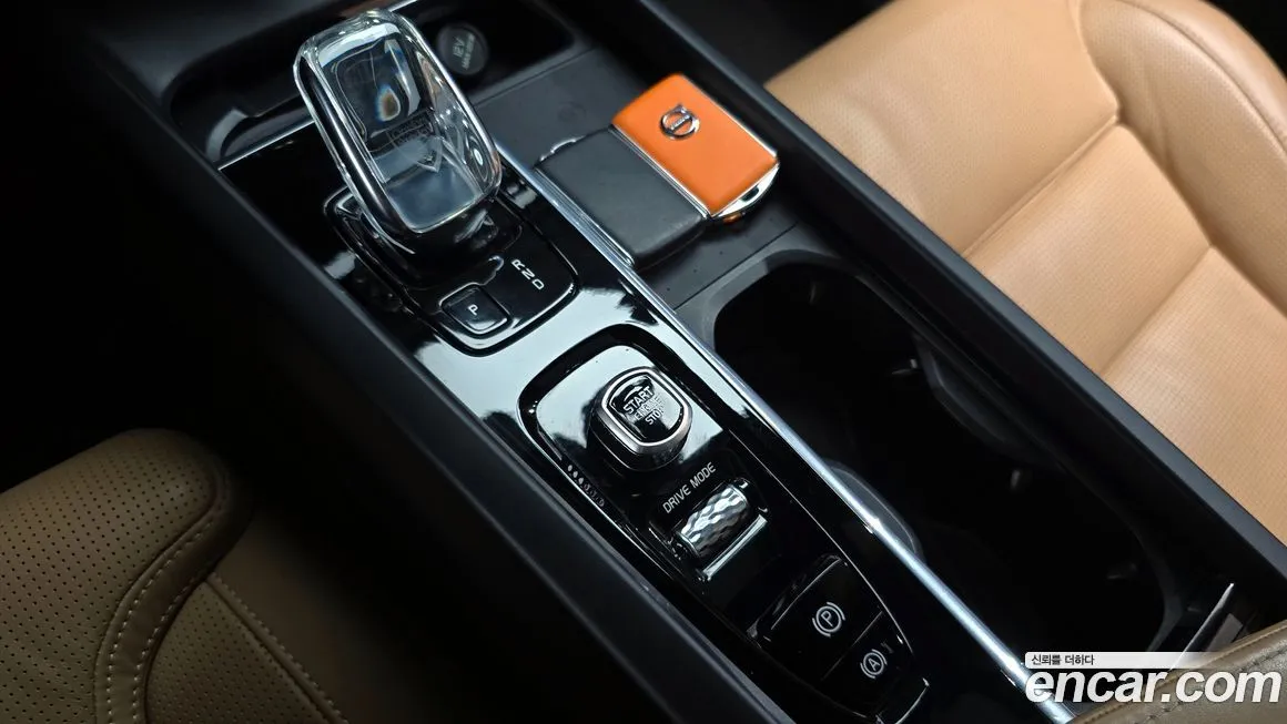 Volvo XC60 — фото 4