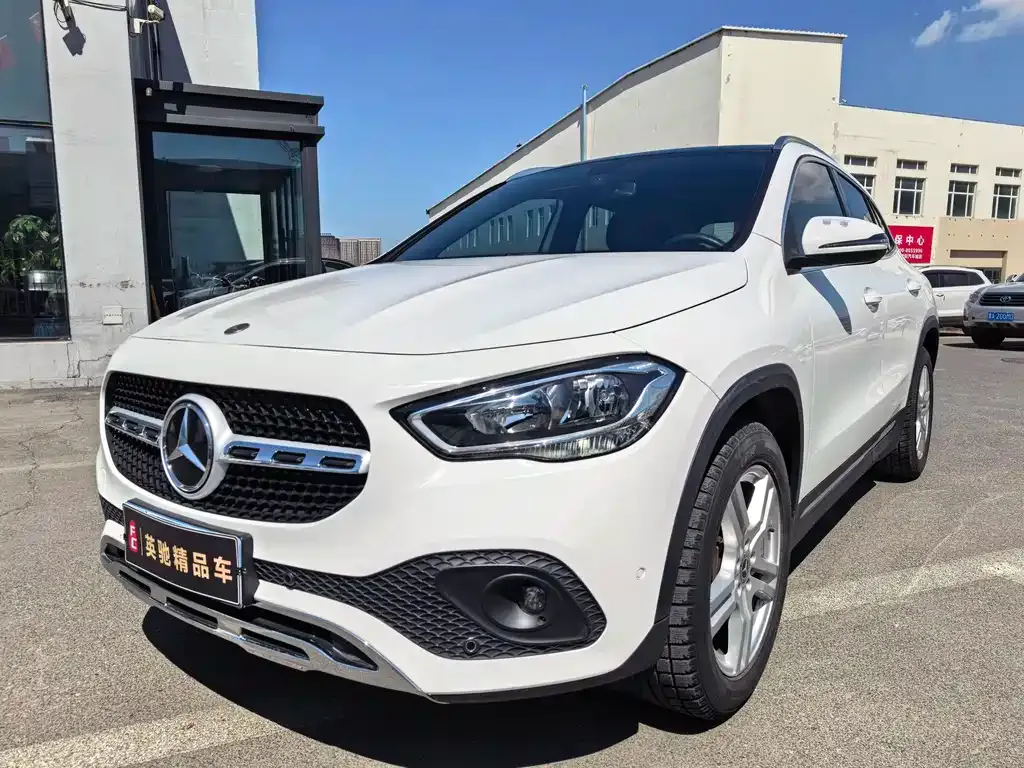 Mercedes-Benz GLA — фото 1