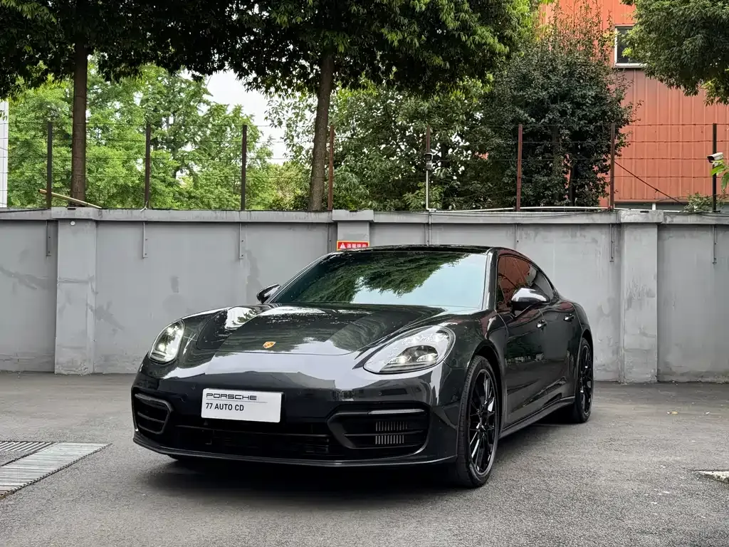Porsche Panamera — фото 1