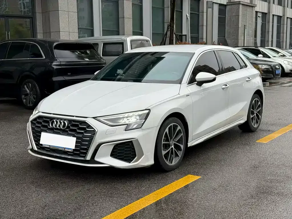 Audi A3 — фото 1
