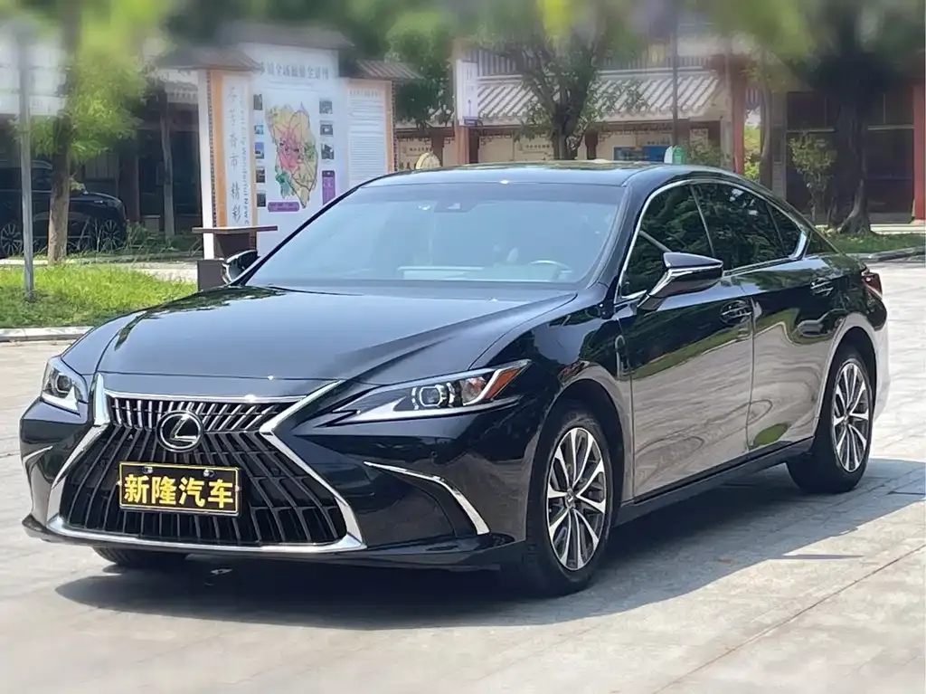Lexus ES — фото 1