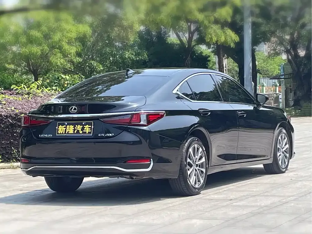 Lexus ES — фото 8