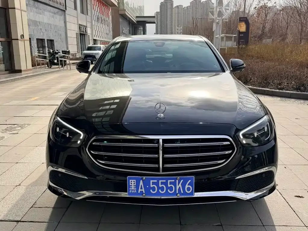 Mercedes-Benz E-Class — фото 1
