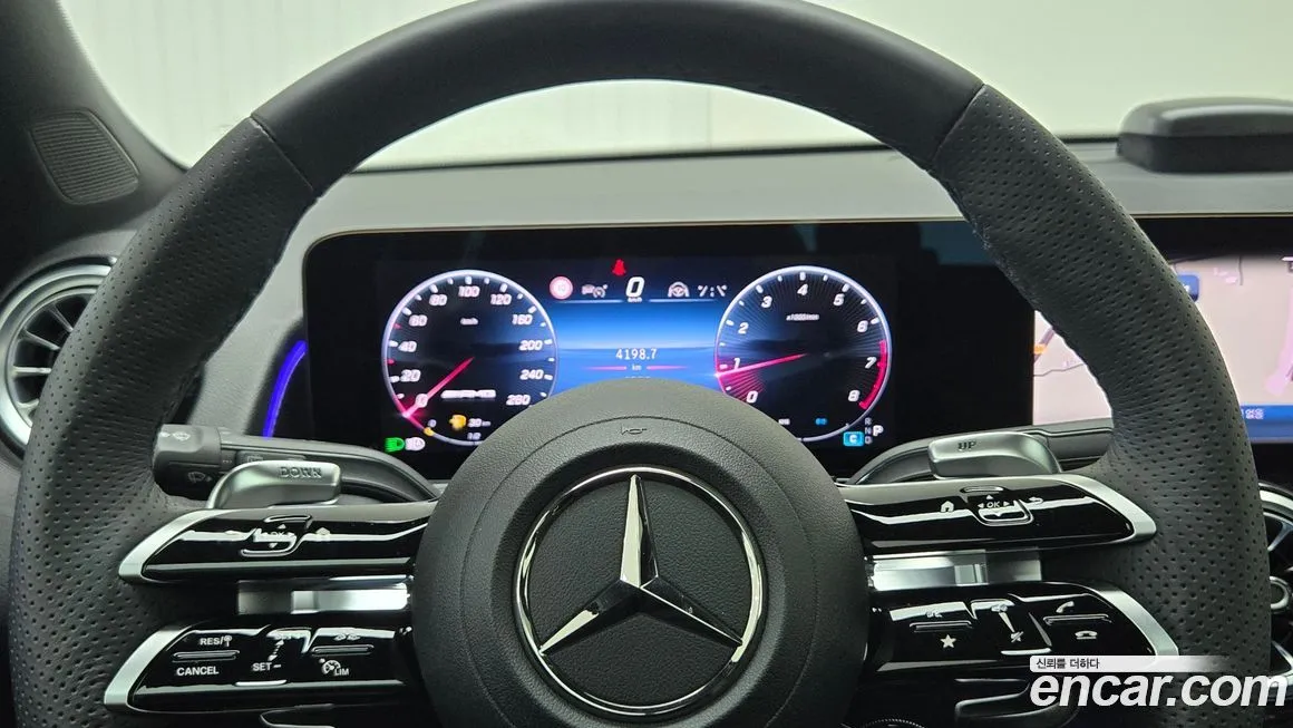 Mercedes-Benz GLB-Class — фото 10