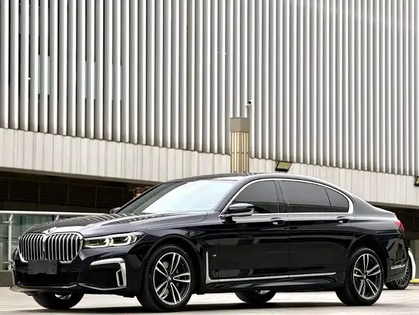 BMW 7 Series — фото 1