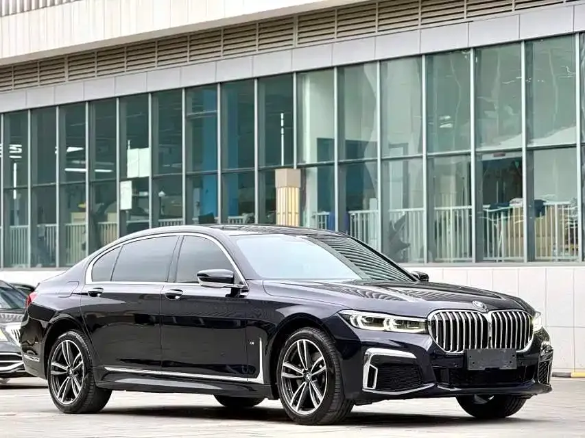 BMW 7 Series — фото 9