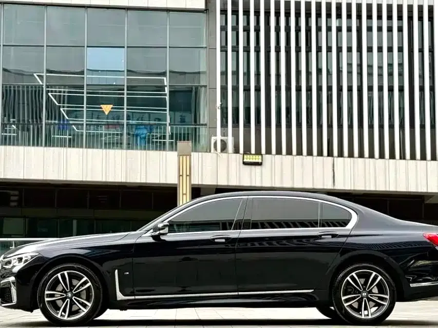 BMW 7 Series — фото 8