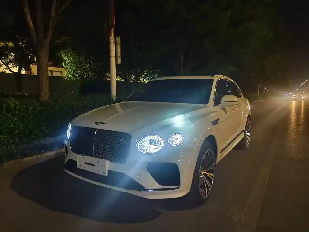 Bentley Bentayga — фото 1