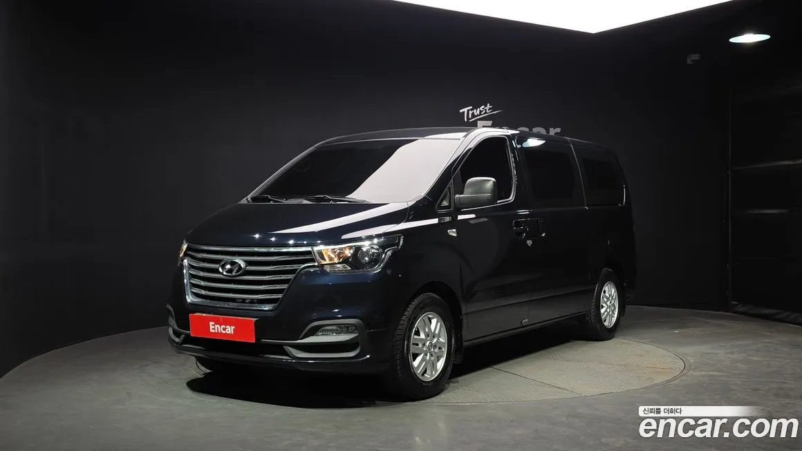 Hyundai Starex — фото 1