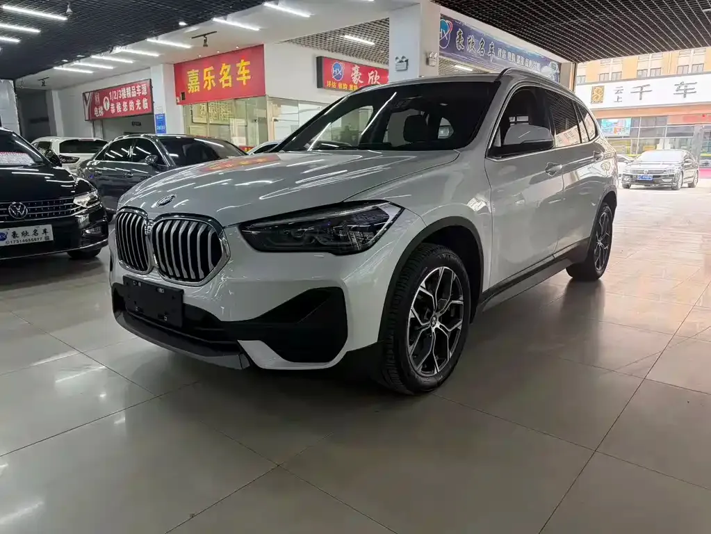 BMW X1 — фото 1