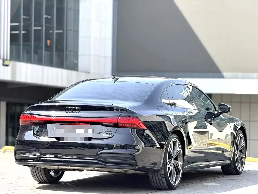 Audi A7L — фото 8