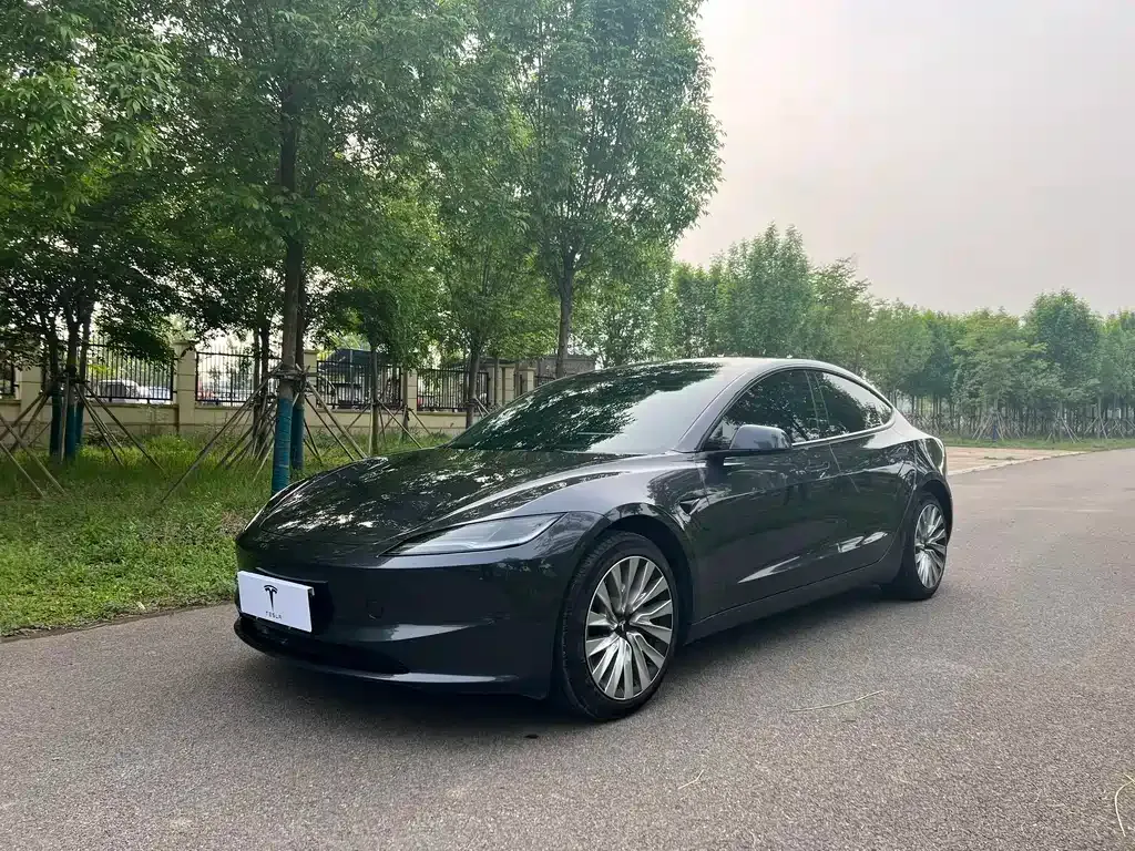 Tesla Model 3 — фото 1