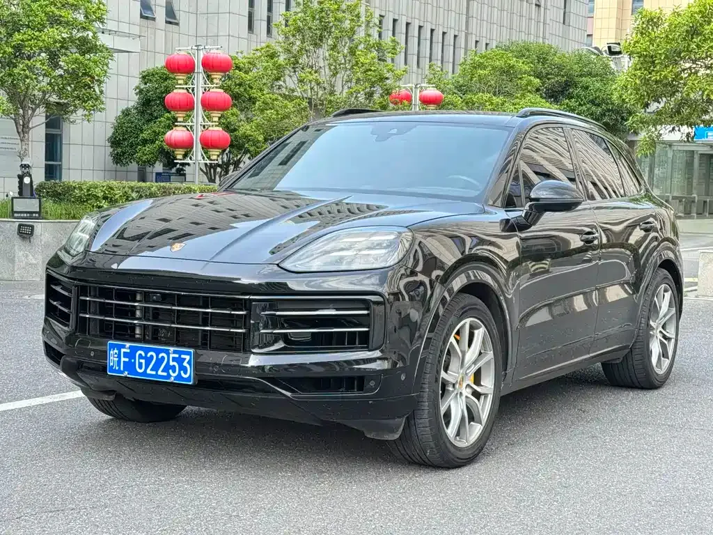 Porsche Cayenne — фото 1