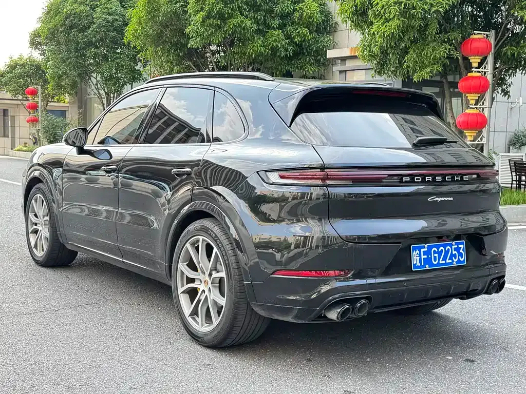 Porsche Cayenne — фото 7