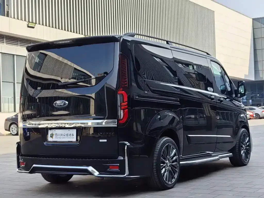 Ford Tourneo — фото 7
