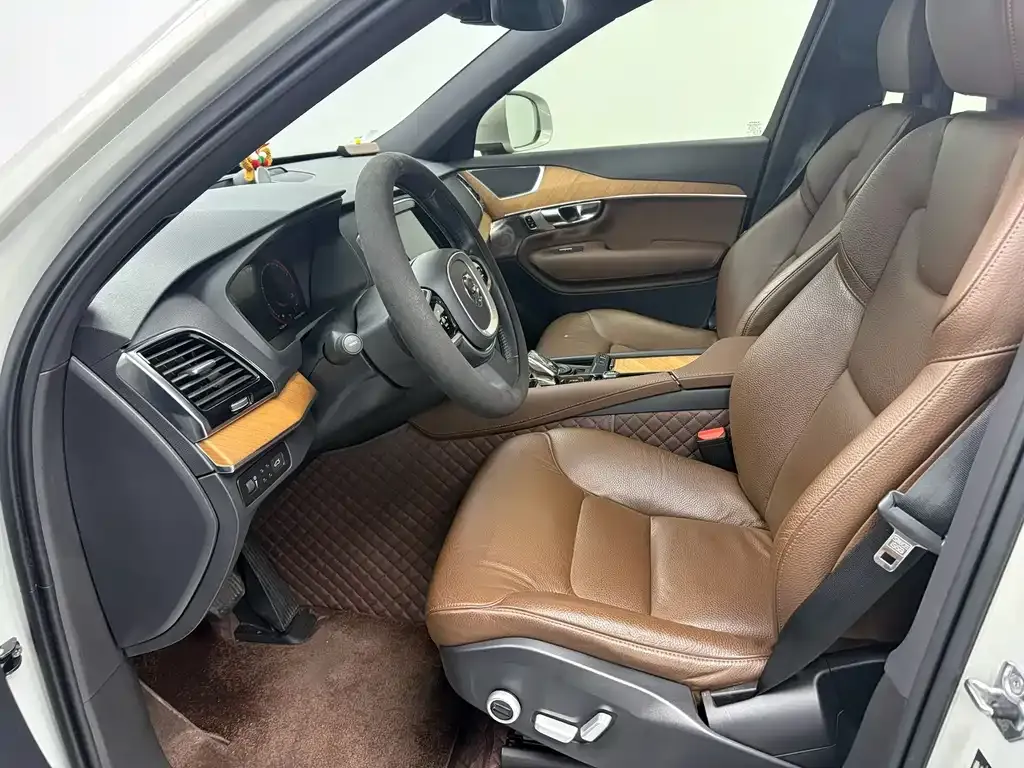 Volvo XC90 — фото 9