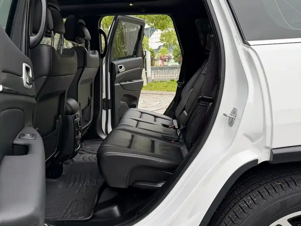 Jeep Grand Cherokee (Import) — фото 4