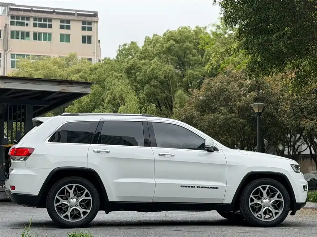 Jeep Grand Cherokee (Import) — фото 2