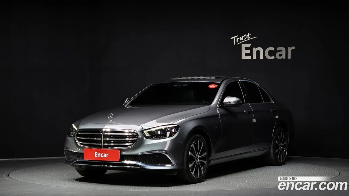 Mercedes-Benz E-Class — фото 1