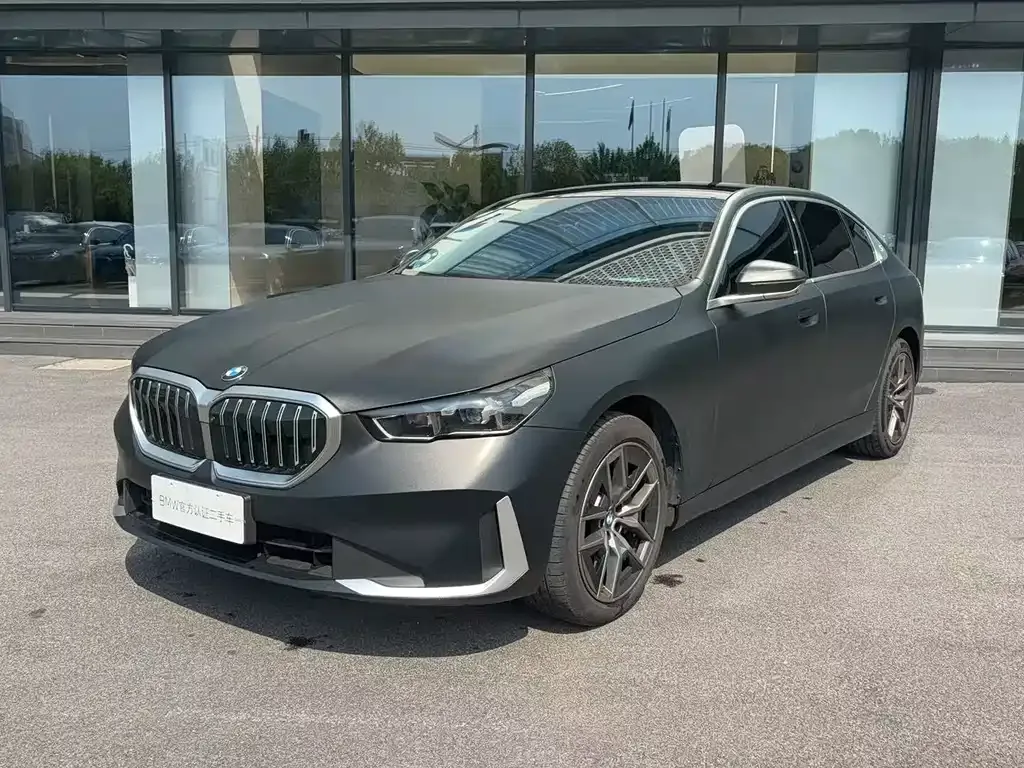 BMW 5 Series — фото 1