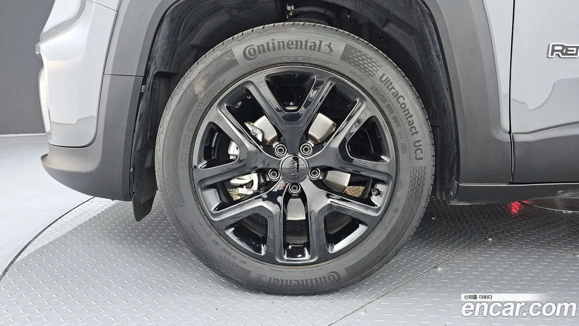 Jeep Renegade — фото 10