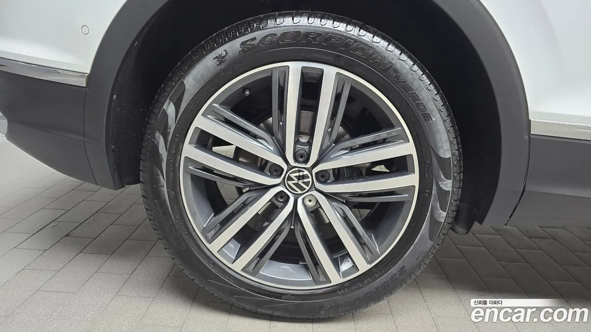 Volkswagen Tiguan — фото 8