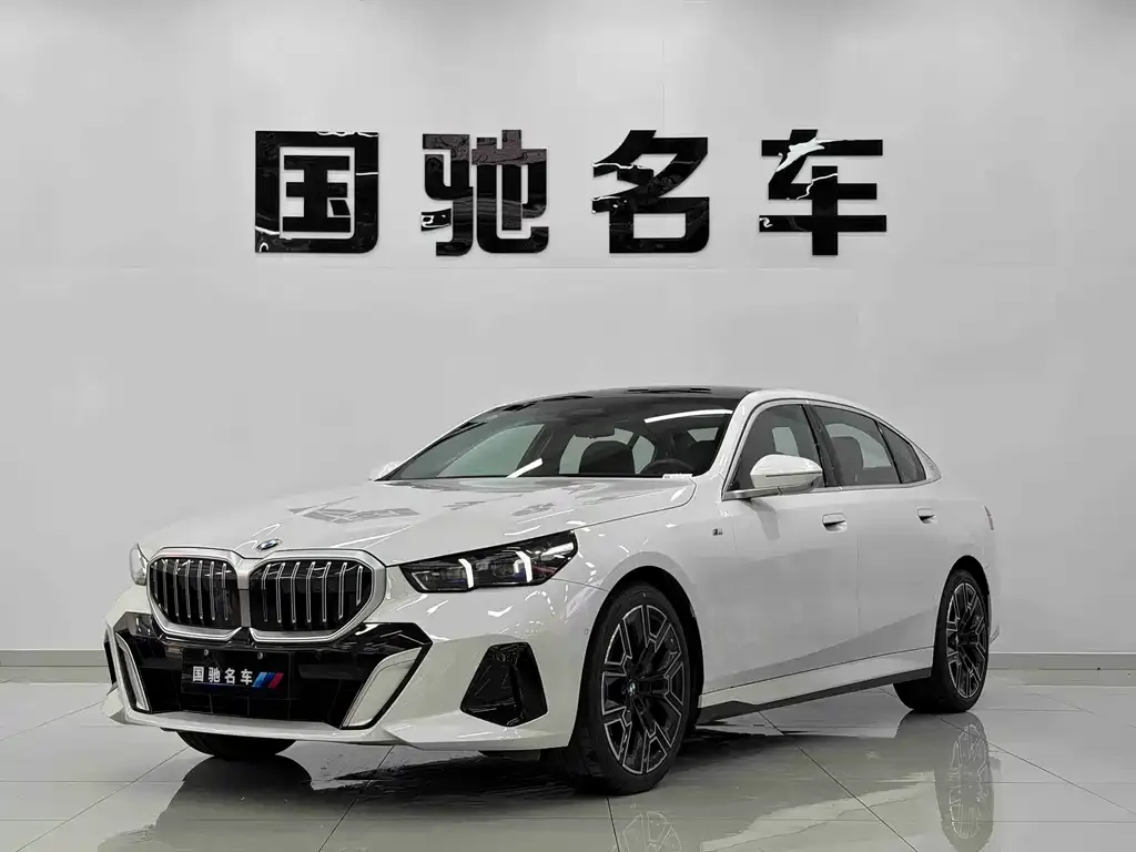 BMW 5 Series — фото 1