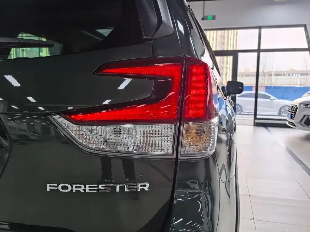 Subaru Forester — фото 5