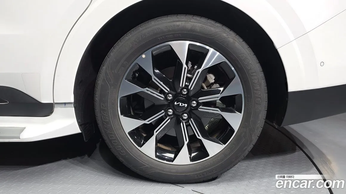 Kia Carnival — фото 10
