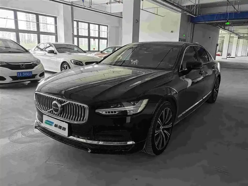 Volvo S90 — фото 1