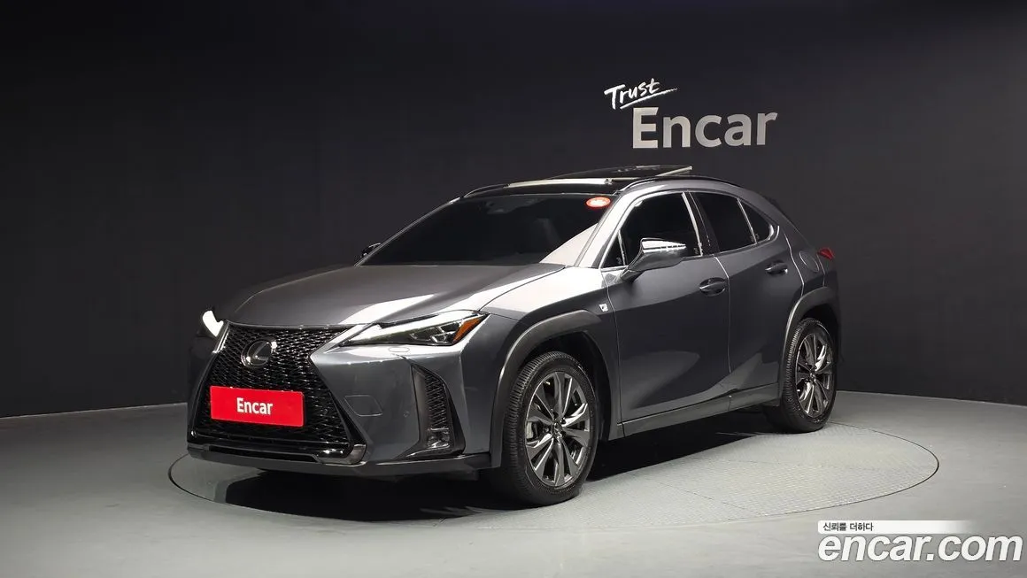 Lexus UX — фото 1