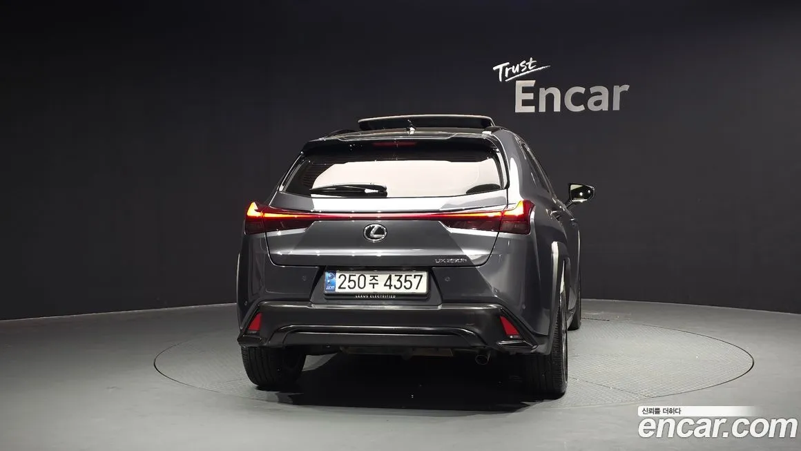Lexus UX — фото 9