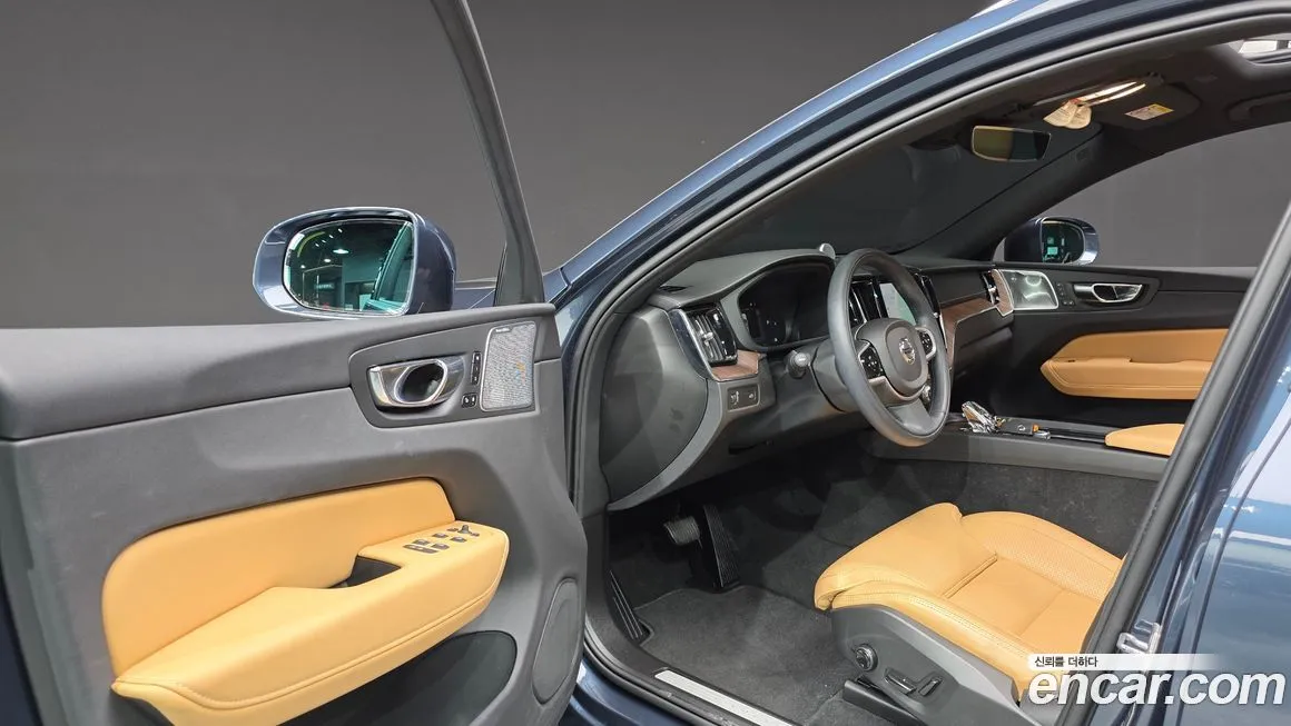Volvo XC60 — фото 7