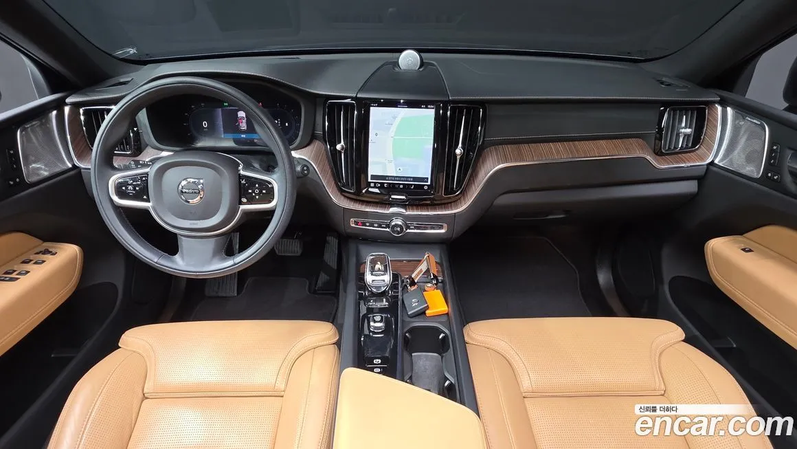 Volvo XC60 — фото 10