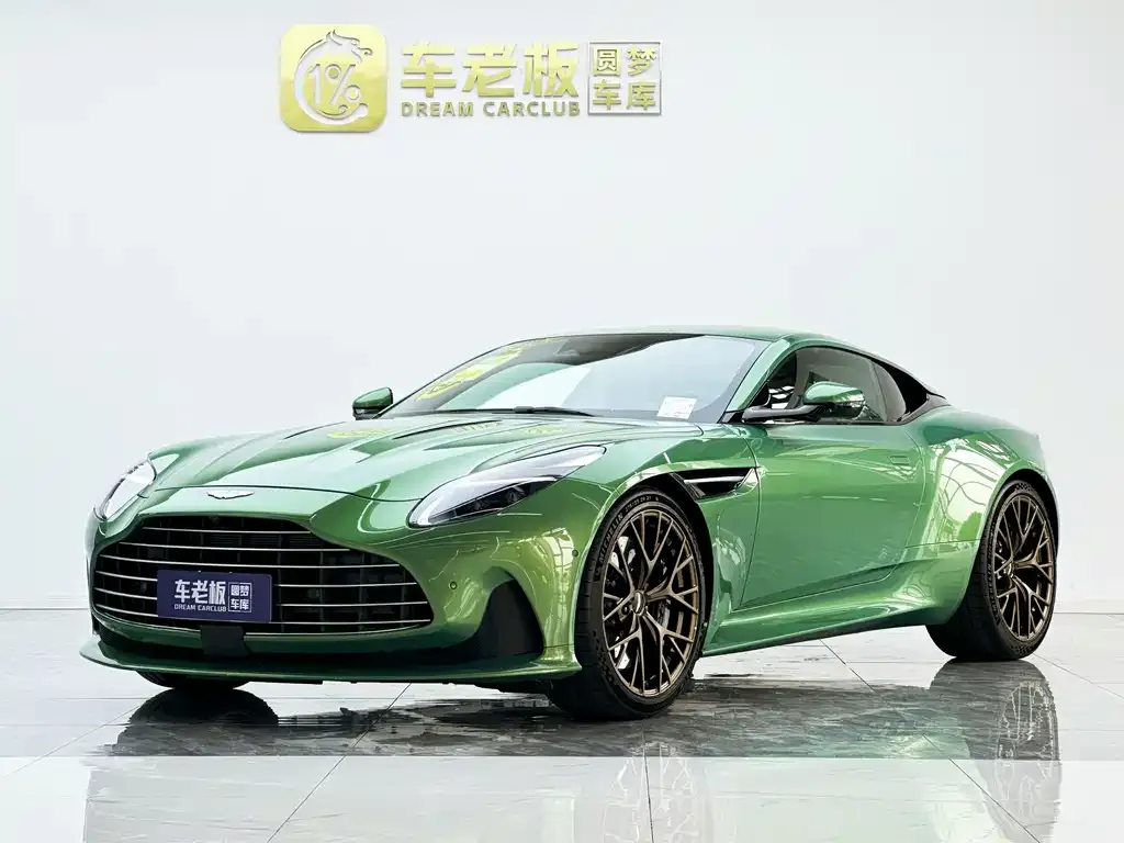 Aston Martin DB12 — фото 1