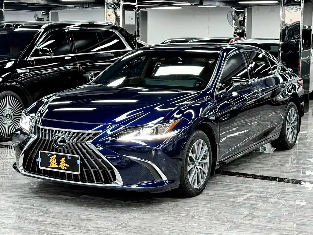 Lexus ES — фото 1