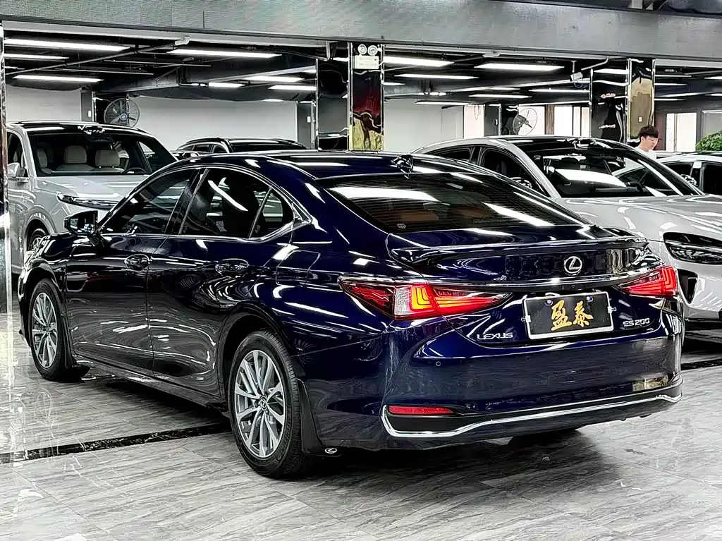 Lexus ES — фото 8