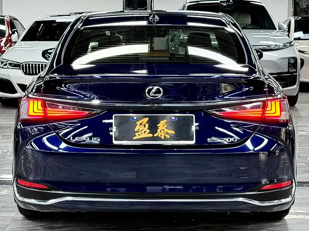 Lexus ES — фото 10
