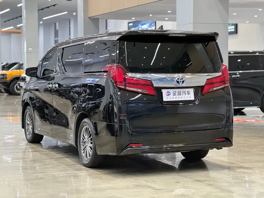 Toyota Alphard — фото 3