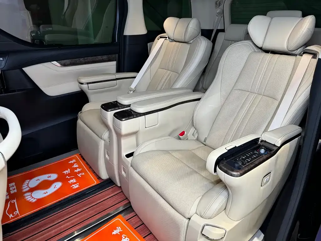 Toyota Alphard — фото 8