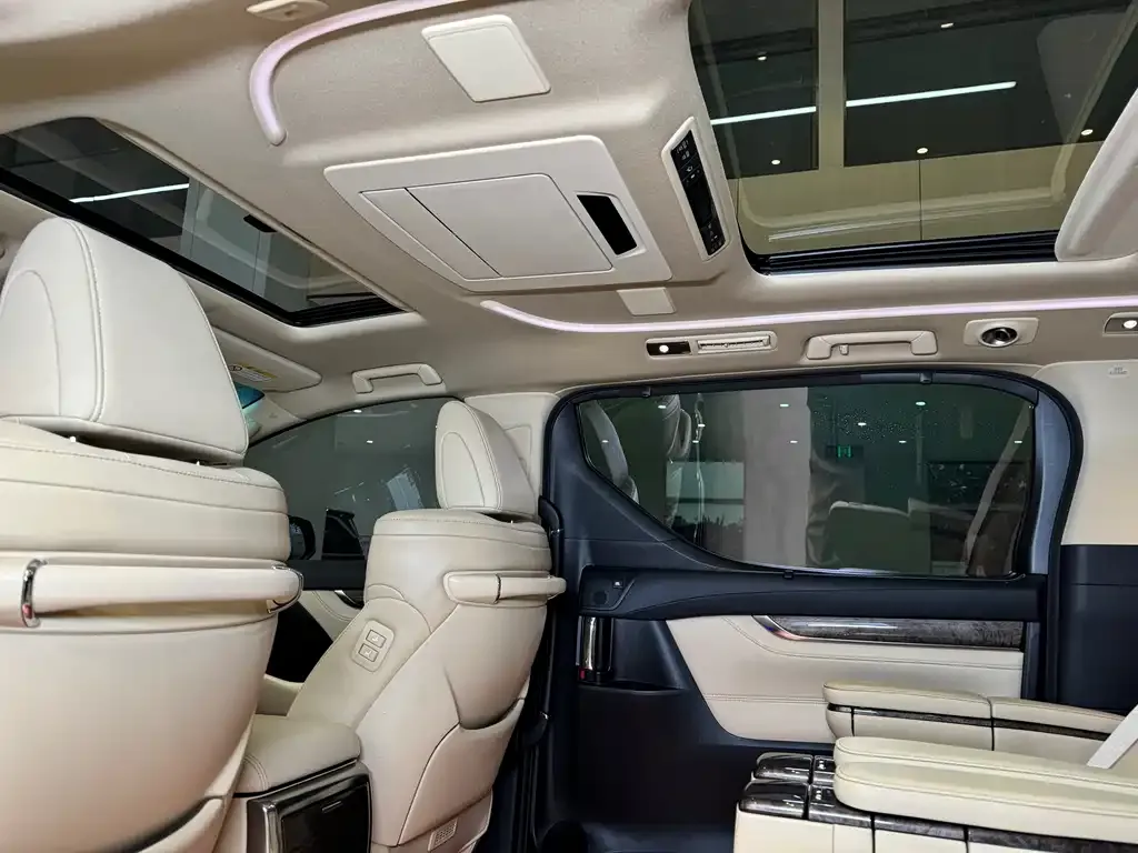 Toyota Alphard — фото 5